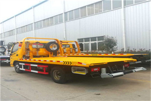 德化附近拖车救援搭电